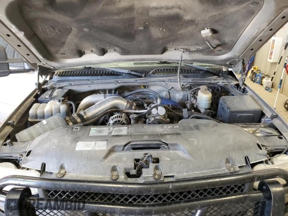 ✅ 2001 Chevrolet Silverado 2500HD • VIN: 1GCHK23121F128459 • Lot: 60525805. Wystawiony na Copart z przebiegiem Nie podano. Bezpłatny archiwum sprzedaży aukcyjnych z USA i szczegółowy raport historii pojazdu na DreamBid. Zdjęcie 11.