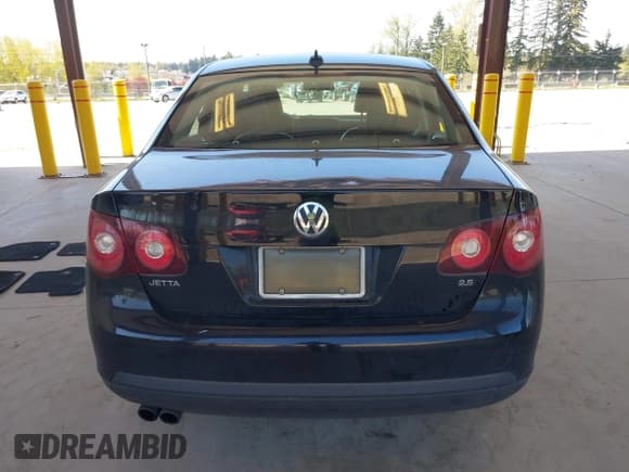✅ 2010 Volkswagen Jetta SE • VIN: 3VWRZ7AJ1AM043920 • Lot: 42034842. Wystawiony na IAAI z przebiegiem 247 230 mil. Bezpłatny archiwum sprzedaży aukcyjnych z USA i szczegółowy raport historii pojazdu na DreamBid. Zdjęcie 16.