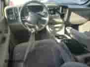 2001 Chevrolet Suburban LS z VIN 3GNEC16T91G243685, wystawiony jako Copart lot #76985874 z przebiegiem Nie podano mil oraz Nie do naprawy • Non repairable. Historia ofert i sprzedaży dostępna na DreamBid. Obrazek 8.