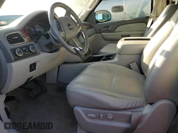 ✅ 2009 GMC Yukon SLT 4SB • VIN: 1GKFK33099J122840 • Lot: 90498825. Listed on Copart with 174,597 mi. Free auction sales archive from the USA and detailed vehicle history report at DreamBid. Image 7.