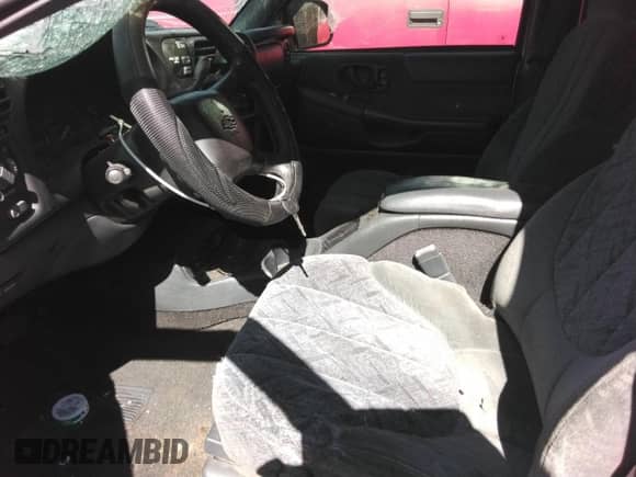 2002 Chevrolet S-10 LS с VIN 1GCDT13W82K162786, выставлен на аукционе Copart как лот 68376725 с пробегом Не указан миль и Списание • Salvage title. История ставок и продаж доступна на DreamBid. Изображение 7.