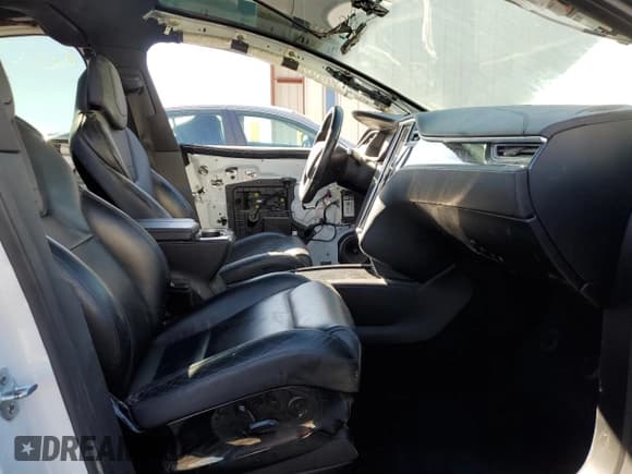 ✅ 2016 Tesla Model X 70D • VIN: 5YJXCAE21GF004768 • Лот: 62783122. Опубликован ранее на Copart с пробегом Не указан. Бесплатный доступ к архиву аукционных продаж из США и подробный отчёт об истории автомобиля на DreamBid. Изображение 5.