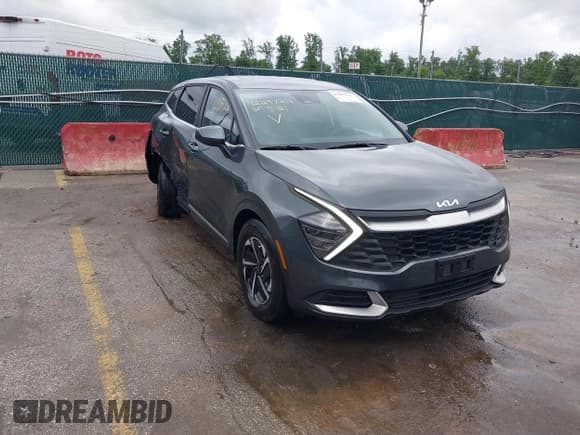 ✅ 2024 Kia Sportage LX • VIN: KNDPUCDG7R7137579 • Lot: 42297216. Wystawiony na IAAI z przebiegiem 3 600 mil. Bezpłatny archiwum sprzedaży aukcyjnych z USA i szczegółowy raport historii pojazdu na DreamBid. Zdjęcie 1.