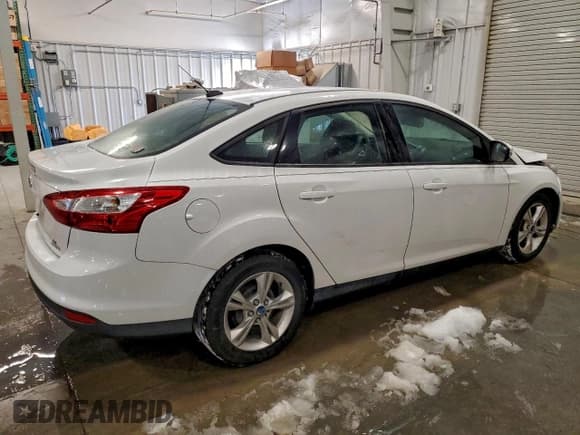 ✅ 2013 Ford Focus SE • VIN: 1FADP3F2XDL231392 • Lot: 95019695. Wystawiony na Copart z przebiegiem 121 949 mil. Bezpłatny archiwum sprzedaży aukcyjnych z USA i szczegółowy raport historii pojazdu na DreamBid. Zdjęcie 3.