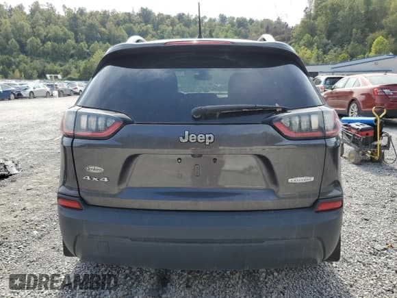 ✅ 2019 Jeep Cherokee Altitude • VIN: 1C4PJMLB1KD141817 • Lot: 71489575. Wystawiony na Copart z przebiegiem 94 824 mil. Bezpłatny archiwum sprzedaży aukcyjnych z USA i szczegółowy raport historii pojazdu na DreamBid. Zdjęcie 6.