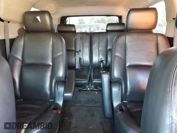 ✅ 2011 Chevrolet Suburban LTZ • VIN: 1GNSKKE38BR207064 • Lot: 70100724. Wystawiony na Copart z przebiegiem 209 336 mil. Bezpłatny archiwum sprzedaży aukcyjnych z USA i szczegółowy raport historii pojazdu na DreamBid. Zdjęcie 10.