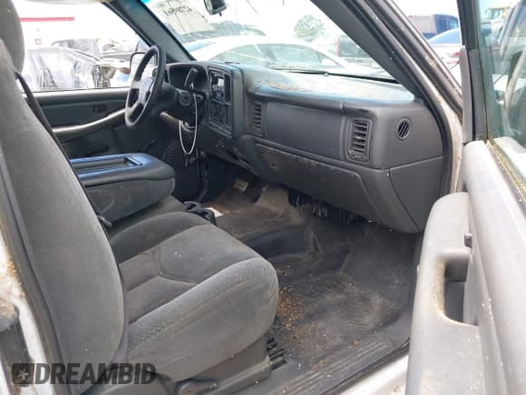 ✅ 2003 Chevrolet Silverado 1500 LS • VIN: 1GCEC19V93E133025 • Lot: 42789561. Listed on IAAI with 481,841 mi. Free auction sales archive from the USA and detailed vehicle history report at DreamBid. Image 5.