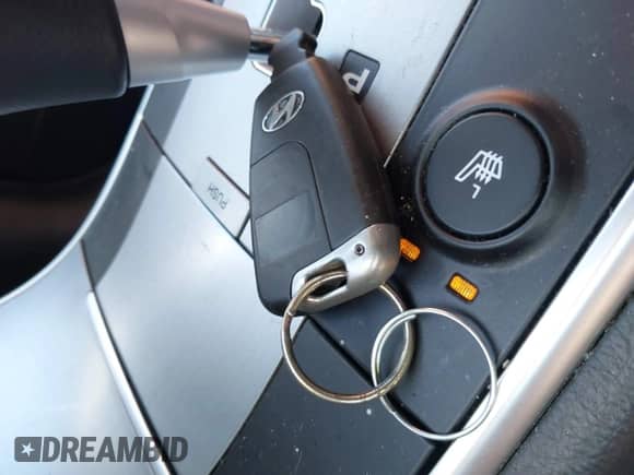 2012 Hyundai Veracruz Limited с VIN KM8NU4CC6CU185588, выставлен на аукционе IAAI как лот 41455986 с пробегом 175 675 миль миль и . История ставок и продаж доступна на DreamBid. Изображение 11.