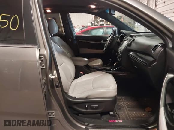 ✅ 2015 Kia Sorento SX • VIN: 5XYKWDA74FG617737 • Lot: 41368050. Listed on IAAI with 96,763 mi. Free auction sales archive from the USA and detailed vehicle history report at DreamBid. Image 5.