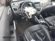 ✅ 2014 Hyundai Veloster • VIN: KMHTC6AD4EU214154 • Lot: 41776145. Wystawiony na Copart z przebiegiem 123 685 mil. Bezpłatny archiwum sprzedaży aukcyjnych z USA i szczegółowy raport historii pojazdu na DreamBid. Zdjęcie 8.