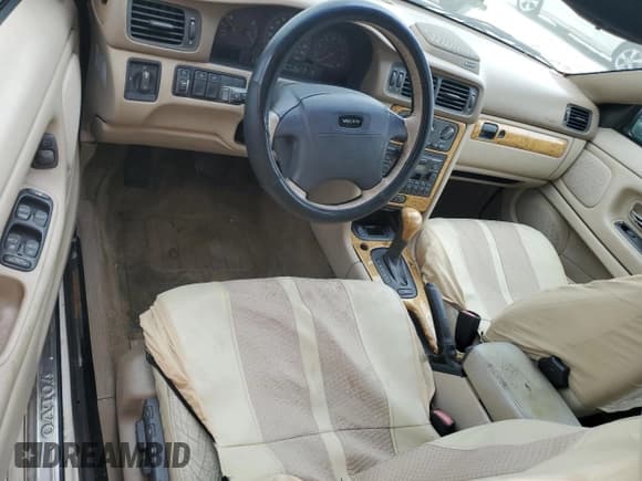 ✅ 2004 Volvo C70 • VIN: YV1NC62D34J045007 • Lot: 77602894. Listed on Copart with 121,123 mi. Free auction sales archive from the USA and detailed vehicle history report at DreamBid. Image 8.