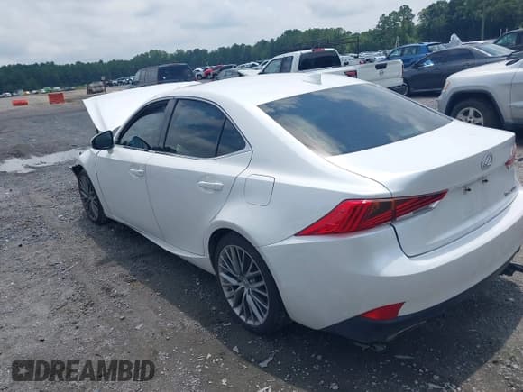 ✅ 2017 Lexus IS 200t • VIN: JTHBA1D25H5053863 • Lot: 42704166. Wystawiony na IAAI z przebiegiem 64 570 mil. Bezpłatny archiwum sprzedaży aukcyjnych z USA i szczegółowy raport historii pojazdu na DreamBid. Zdjęcie 3.