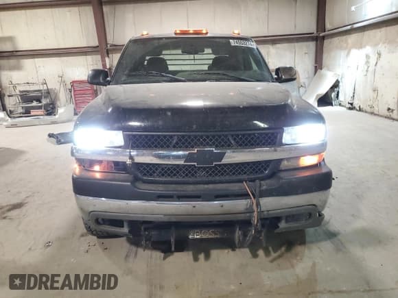 ✅ 2001 Chevrolet Silverado 2500HD • VIN: 1GCHK23181F128482 • Lot: 74553274. Wystawiony na Copart z przebiegiem Nie podano. Bezpłatny archiwum sprzedaży aukcyjnych z USA i szczegółowy raport historii pojazdu na DreamBid. Zdjęcie 5.