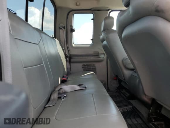 ✅ 2004 Ford F-250 XL • VIN: 1FTNX21P14EA59639 • Lot: 84361335. Wystawiony na Copart z przebiegiem 312 212 mil. Bezpłatny archiwum sprzedaży aukcyjnych z USA i szczegółowy raport historii pojazdu na DreamBid. Zdjęcie 11.