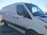 ✅ 2014 Mercedes-Benz Sprinter Cargo • VIN: WD3PE7CC0E5843991 • Lot: 43612378. Wystawiony na IAAI z przebiegiem 140 769 mil. Bezpłatny archiwum sprzedaży aukcyjnych z USA i szczegółowy raport historii pojazdu na DreamBid. Zdjęcie 6.