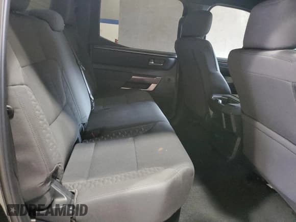 ✅ 2025 Toyota Tundra SR • VIN: 5TFLA5DB8SX299234 • Lot: 65556285. Wystawiony na Copart z przebiegiem 4 403 mil. Bezpłatny archiwum sprzedaży aukcyjnych z USA i szczegółowy raport historii pojazdu na DreamBid. Zdjęcie 10.