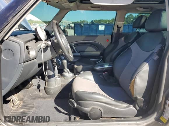 2006 MINI Hardtop с VIN WMWRC33566TJ76997, выставлен на аукционе Copart как лот 86726415 с пробегом 167 581 миль миль и Чистый • Clean title. История ставок и продаж доступна на DreamBid. Изображение 7.