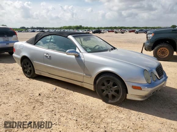 ✅ 2000 Mercedes-Benz CLK 320/430 • VIN: WDBLK65G4YT035553 • Lot: 60086865. Wystawiony na Copart z przebiegiem Nie podano. Bezpłatny archiwum sprzedaży aukcyjnych z USA i szczegółowy raport historii pojazdu na DreamBid. Zdjęcie 4.