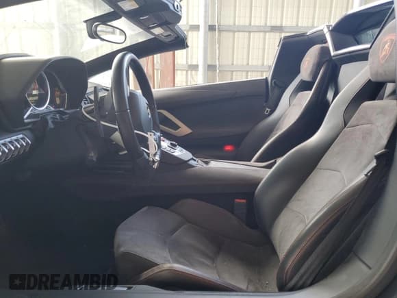 ✅ 2015 Lamborghini Aventador • VIN: ZHWUR1ZD5FLA03450 • Lot: 53781224. Listed on Copart with 8,471 mi. Free auction sales archive from the USA and detailed vehicle history report at DreamBid. Image 7.