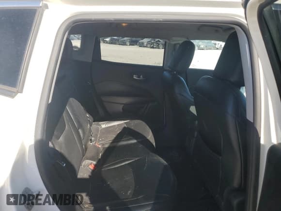 ✅ 2019 Jeep Compass Latitude • VIN: 3C4NJCBB6KT649679 • Lot: 82740365. Listed on Copart with 71,904 mi. Free auction sales archive from the USA and detailed vehicle history report at DreamBid. Image 11.