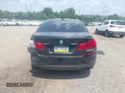 ✅ 2013 BMW 5 Series 550i xDrive • VIN: WBAFU9C5XDDY70344 • Lot: 42856928. Wystawiony na IAAI z przebiegiem 118 193 mil. Bezpłatny archiwum sprzedaży aukcyjnych z USA i szczegółowy raport historii pojazdu na DreamBid. Zdjęcie 17.