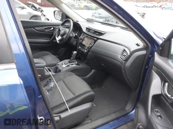 ✅ 2017 Nissan Rogue SV • VIN: KNMAT2MV0HP601635 • Lot: 43634329. Wystawiony na IAAI z przebiegiem 195 900 mil. Bezpłatny archiwum sprzedaży aukcyjnych z USA i szczegółowy raport historii pojazdu na DreamBid. Zdjęcie 5.