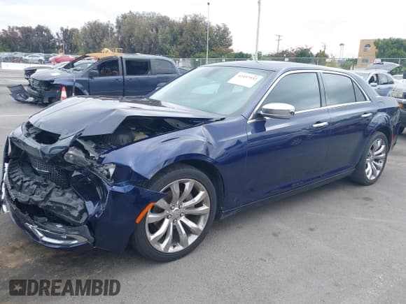 ✅ 2015 Chrysler 300 C • VIN: 2C3CCAEG6FH833004 • Lot: 42437932. Wystawiony na IAAI z przebiegiem 130 508 mil. Bezpłatny archiwum sprzedaży aukcyjnych z USA i szczegółowy raport historii pojazdu na DreamBid. Zdjęcie 2.