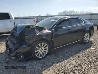 ✅ 2011 Lincoln MKS • VIN: 1LNHL9ER1BG607262 • Lot: 49817005. Wystawiony na Copart z przebiegiem 154 923 mil. Bezpłatny archiwum sprzedaży aukcyjnych z USA i szczegółowy raport historii pojazdu na DreamBid. Zdjęcie 1.