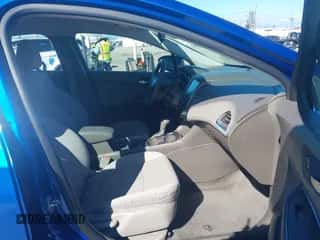 2017 Chevrolet Cruze LT z VIN 1G1BE5SM6H7131419, wystawiony jako IAAI lot #43462124 z przebiegiem 81 485 mil mil oraz . Historia ofert i sprzedaży dostępna na DreamBid. Obrazek 5.