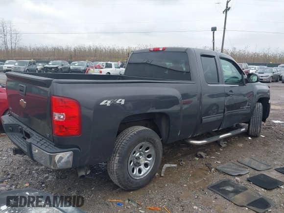 ✅ 2010 Chevrolet Silverado 1500 LT • VIN: 1GCSKSEA1AZ254653 • Lot: 43738970. Wystawiony na IAAI z przebiegiem 136 010 mil. Bezpłatny archiwum sprzedaży aukcyjnych z USA i szczegółowy raport historii pojazdu na DreamBid. Zdjęcie 4.
