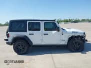 ✅ 2023 Jeep Wrangler • VIN: 1C4JJXN68PW592486 • Lot: 41971209. Wystawiony na IAAI z przebiegiem 10 131 mil. Bezpłatny archiwum sprzedaży aukcyjnych z USA i szczegółowy raport historii pojazdu na DreamBid. Zdjęcie 14.