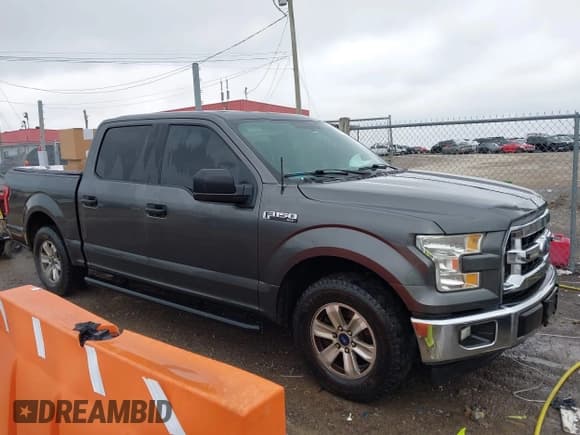 ✅ 2017 Ford F-150 XL • VIN: 1FTEW1C87HFB98306 • Lot: 43886058. Wystawiony na IAAI z przebiegiem 191 638 mil. Bezpłatny archiwum sprzedaży aukcyjnych z USA i szczegółowy raport historii pojazdu na DreamBid. Zdjęcie 13.