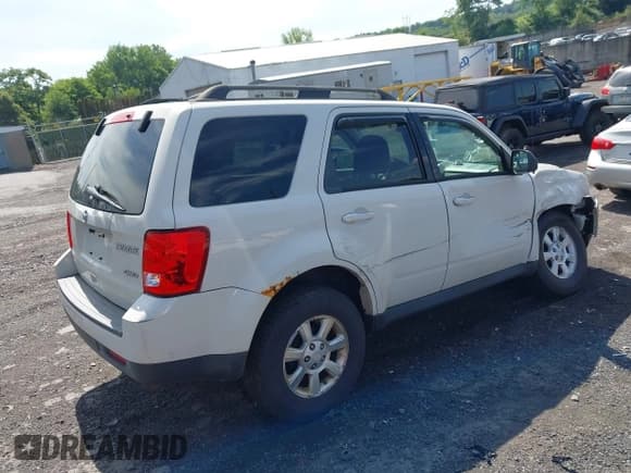 ✅ 2011 Mazda Tribute Touring • VIN: 4F2CY9C78BKM01726 • Lot: 42646967. Wystawiony na IAAI z przebiegiem 98 876 mil. Bezpłatny archiwum sprzedaży aukcyjnych z USA i szczegółowy raport historii pojazdu na DreamBid. Zdjęcie 4.