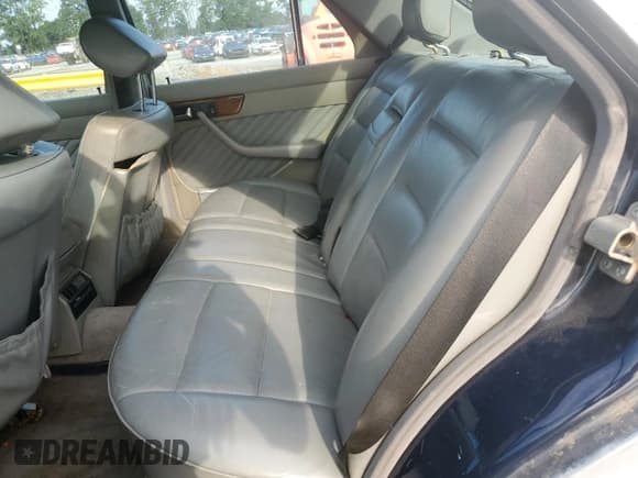 ✅ 1991 Mercedes-Benz 350 • VIN: WDBCB34E8MA588422 • Lot: 66717275. Listed on Copart with 574,998 mi. Free auction sales archive from the USA and detailed vehicle history report at DreamBid. Image 10.