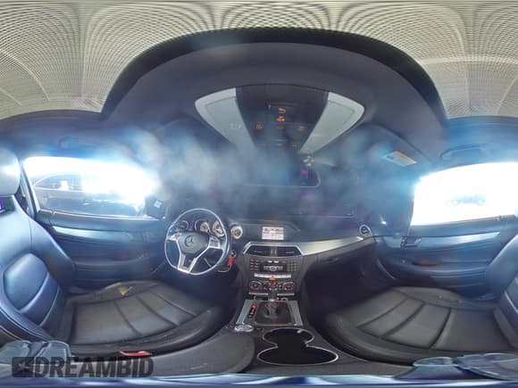 ✅ 2013 Mercedes-Benz C 250 • VIN: WDDGJ4HB9DG097923 • Lot: 93489825. Wystawiony na Copart z przebiegiem 136 056 mil. Bezpłatny archiwum sprzedaży aukcyjnych z USA i szczegółowy raport historii pojazdu na DreamBid. Zdjęcie 15.