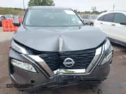 ✅ 2022 Nissan Rogue SV • VIN: 5N1BT3BB7NC677127 • Lot: 43392740. Wystawiony na IAAI z przebiegiem 38 629 mil. Bezpłatny archiwum sprzedaży aukcyjnych z USA i szczegółowy raport historii pojazdu na DreamBid. Zdjęcie 13.