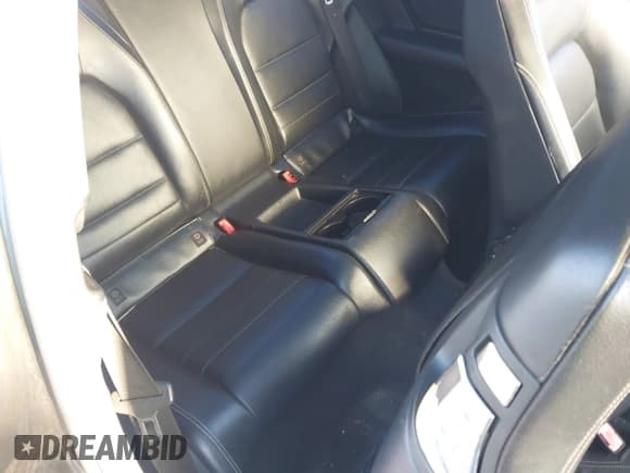 ✅ 2013 Mercedes-Benz C 250 • VIN: WDDGJ4HB7DG014960 • Lot: 41782657. Wystawiony na IAAI z przebiegiem 115 352 mil. Bezpłatny archiwum sprzedaży aukcyjnych z USA i szczegółowy raport historii pojazdu na DreamBid. Zdjęcie 8.