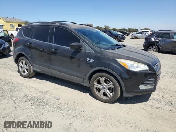 ✅ 2013 Ford Escape SE • VIN: 1FMCU0GX1DUB17830 • Lot: 68224205. Wystawiony na Copart z przebiegiem 120 093 mil. Bezpłatny archiwum sprzedaży aukcyjnych z USA i szczegółowy raport historii pojazdu na DreamBid. Zdjęcie 4.