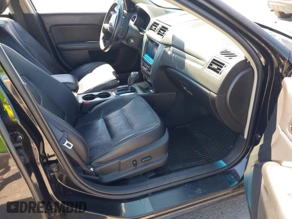 ✅ 2011 Ford Fusion Hybrid • VIN: 3FADP0L34BR112635 • Lot: 43177822. Wystawiony na IAAI z przebiegiem 56 186 mil. Bezpłatny archiwum sprzedaży aukcyjnych z USA i szczegółowy raport historii pojazdu na DreamBid. Zdjęcie 5.