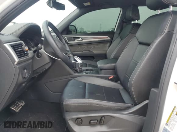 ✅ 2021 Volkswagen Atlas SE • VIN: 1V2ME2CA7MC238322 • Lot: 53535565. Wystawiony na Copart z przebiegiem 57 334 mil. Bezpłatny archiwum sprzedaży aukcyjnych z USA i szczegółowy raport historii pojazdu na DreamBid. Zdjęcie 7.