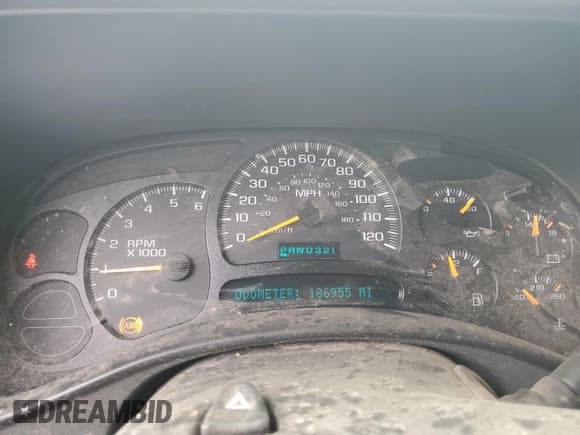 ✅ 2005 Chevrolet Silverado 1500 LT • VIN: 2GCEC13T751281315 • Lot: 92043245. Listed on Copart with 186,955 mi. Free auction sales archive from the USA and detailed vehicle history report at DreamBid. Image 9.