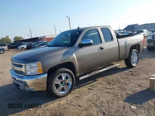 ✅ 2012 Chevrolet Silverado 1500 LT • VIN: 1GCRCSE01CZ327977 • Lot: 43379887. Wystawiony na IAAI z przebiegiem 73 817 mil. Bezpłatny archiwum sprzedaży aukcyjnych z USA i szczegółowy raport historii pojazdu na DreamBid. Zdjęcie 2.