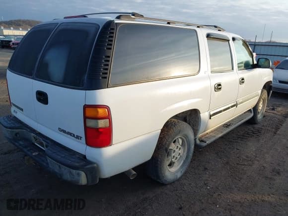 ✅ 2002 Chevrolet Suburban LS • VIN: 3GNEC16Z82G353245 • Лот: 41220885. Опубликован ранее на IAAI с пробегом Не указан. Бесплатный доступ к архиву аукционных продаж из США и подробный отчёт об истории автомобиля на DreamBid. Изображение 4.