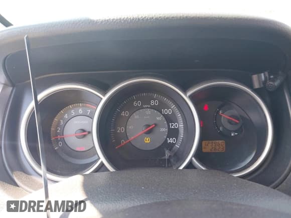 ✅ 2009 Nissan Versa SL • VIN: 3N1BC11E99L386596 • Lot: 43350254. Wystawiony na IAAI z przebiegiem 129 960 mil. Bezpłatny archiwum sprzedaży aukcyjnych z USA i szczegółowy raport historii pojazdu na DreamBid. Zdjęcie 7.