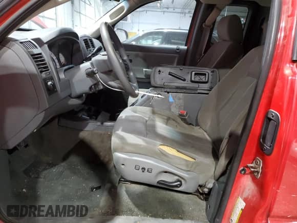 2006 Dodge Dakota ST with VIN 1D7HW22KX6S716824, listed as a Copart auction lot 44002475 with 152,202 mi miles and Salvage title. Bid and sale history available at DreamBid. Image 7.