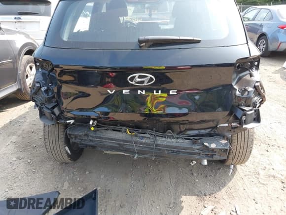 ✅ 2024 Hyundai Venue SEL • VIN: KMHRC8A33RU283727 • Lot: 40229575. Listed on IAAI with 11,414 mi. Free auction sales archive from the USA and detailed vehicle history report at DreamBid. Image 6.