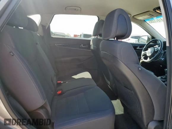 ✅ 2016 Kia Sorento LX • VIN: 5XYPG4A38GG008264 • Lot: 81841355. Listed on Copart with 164,265 mi. Free auction sales archive from the USA and detailed vehicle history report at DreamBid. Image 10.