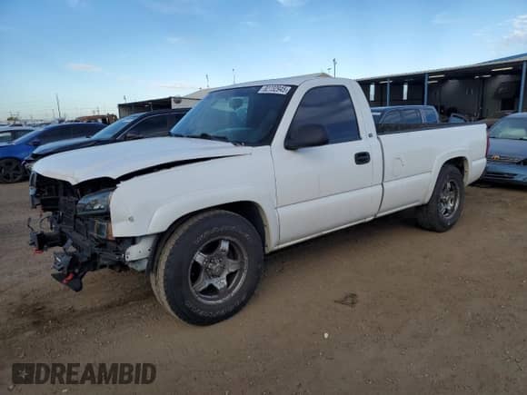 2005 Chevrolet Silverado 1500 Work Truck with VIN 1GCEC14V75Z254638, listed as a Copart auction lot 82732945 with 161,242 mi miles and Salvage title. Bid and sale history available at DreamBid. Image 1.