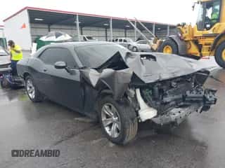 2020 Dodge Challenger SXT z VIN 2C3CDZAG7LH105513, wystawiony jako IAAI lot #42380771 z przebiegiem 187 120 mil mil oraz . Historia ofert i sprzedaży dostępna na DreamBid. Obrazek 1.