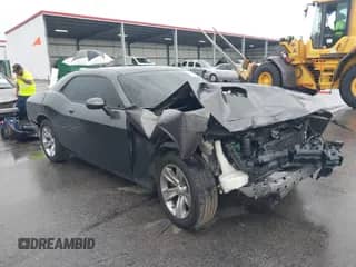 2020 Dodge Challenger SXT z VIN 2C3CDZAG7LH105513, wystawiony jako IAAI lot #42380771 z przebiegiem 187 120 mil mil oraz . Historia ofert i sprzedaży dostępna na DreamBid. Obrazek 1.